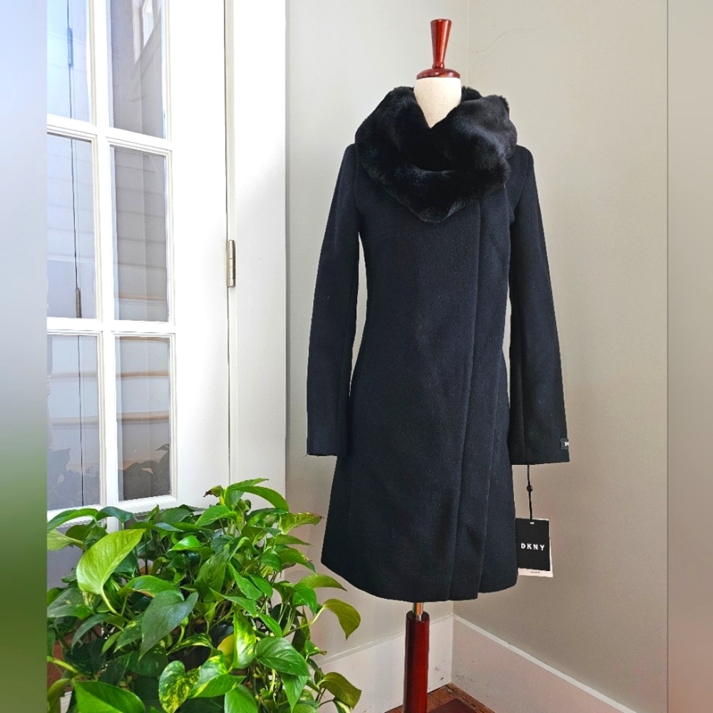 Stunning DKNY black dress coat NWT 😍